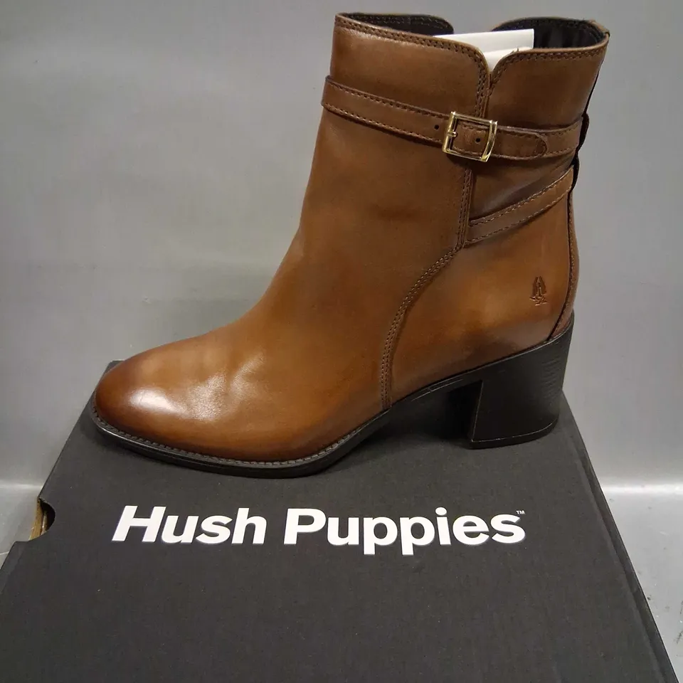 BOXED HUSH PUPPIES CAITLYN HEELOED BOOT SIZE 8