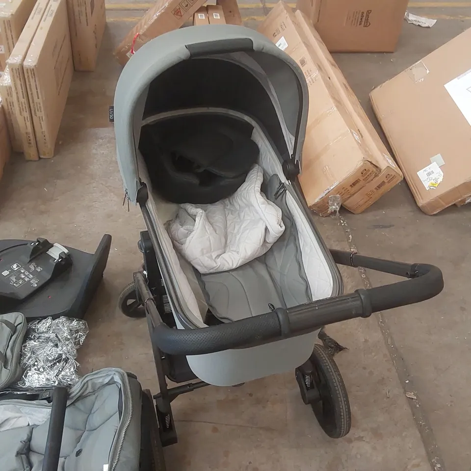 VENICCI PRAM WITH CAR SEAT AND ACCESSORIES 