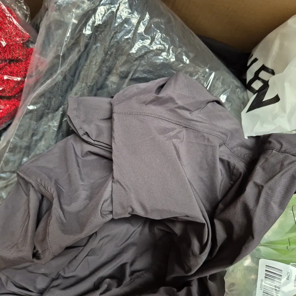 BOX OF APPROXIMATELY 18 ASSORTED CLOTHING AND FASHION ITEMS IN VARIOUS STYLES, SIZES, AND COLOURS - COLLECTION ONLY