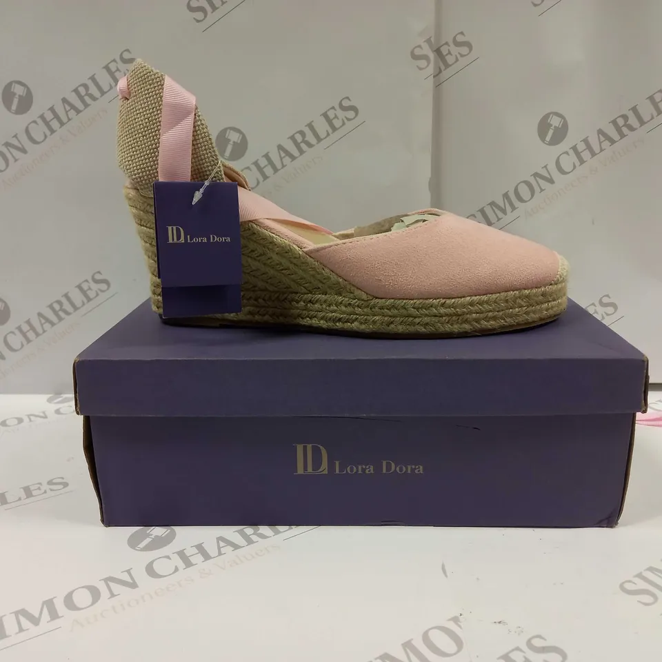BOXED PAIR OF LORA DORA RITA WEDGE SANDALS UK SIZE 9 