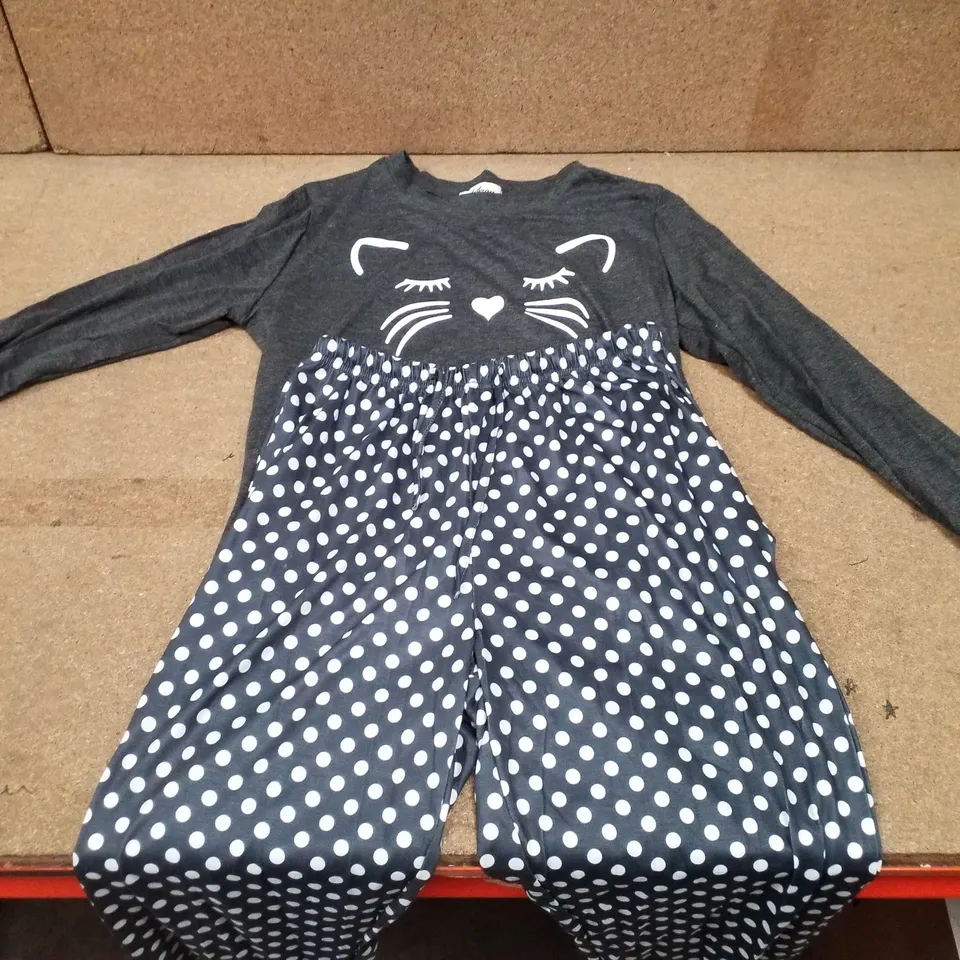 BOX CONTAINING APPROXIMATELY 24 ASSORTED WOMENS CAT PRINT SLEEPWEAR SETS