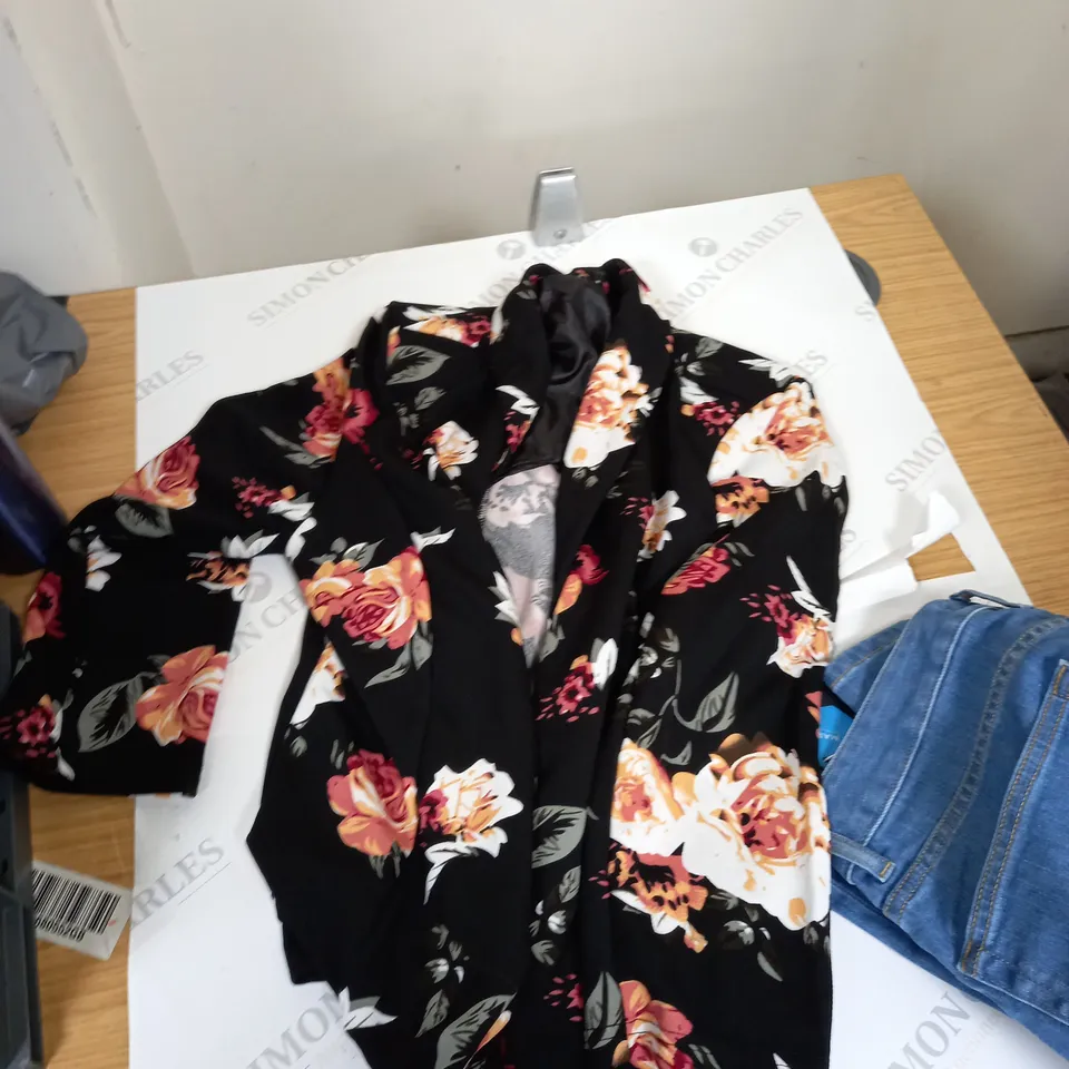 BOX OF ASSORTED CLOTHING ITEMS TO INCLUDE DRESSES, COATS, TOPS, SOCKS ETC