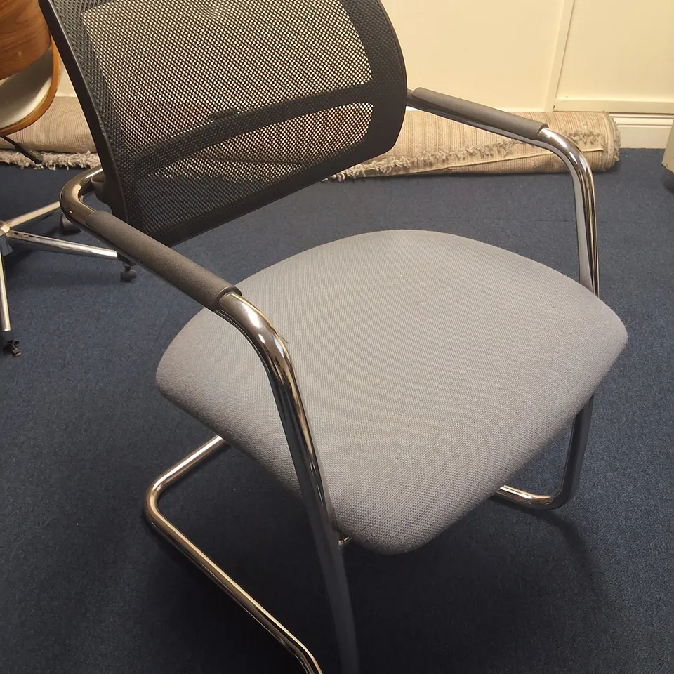 LOT OF 4 ASSORTED OFFICE CHAIRS 