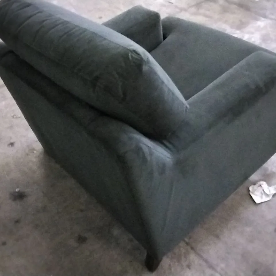 THE LOUNGE COMPANY DARK GREEN PLUSH VELVET ARMCHAIR 