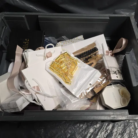 LARGE QUANTITY OF ASSORTED JEWELLERY AND ACCESSORIES