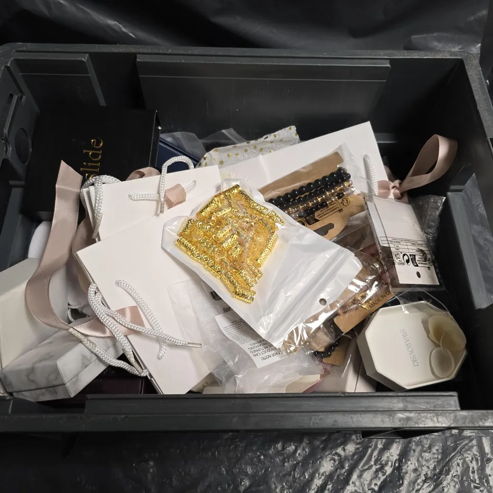 LARGE QUANTITY OF ASSORTED JEWELLERY AND ACCESSORIES