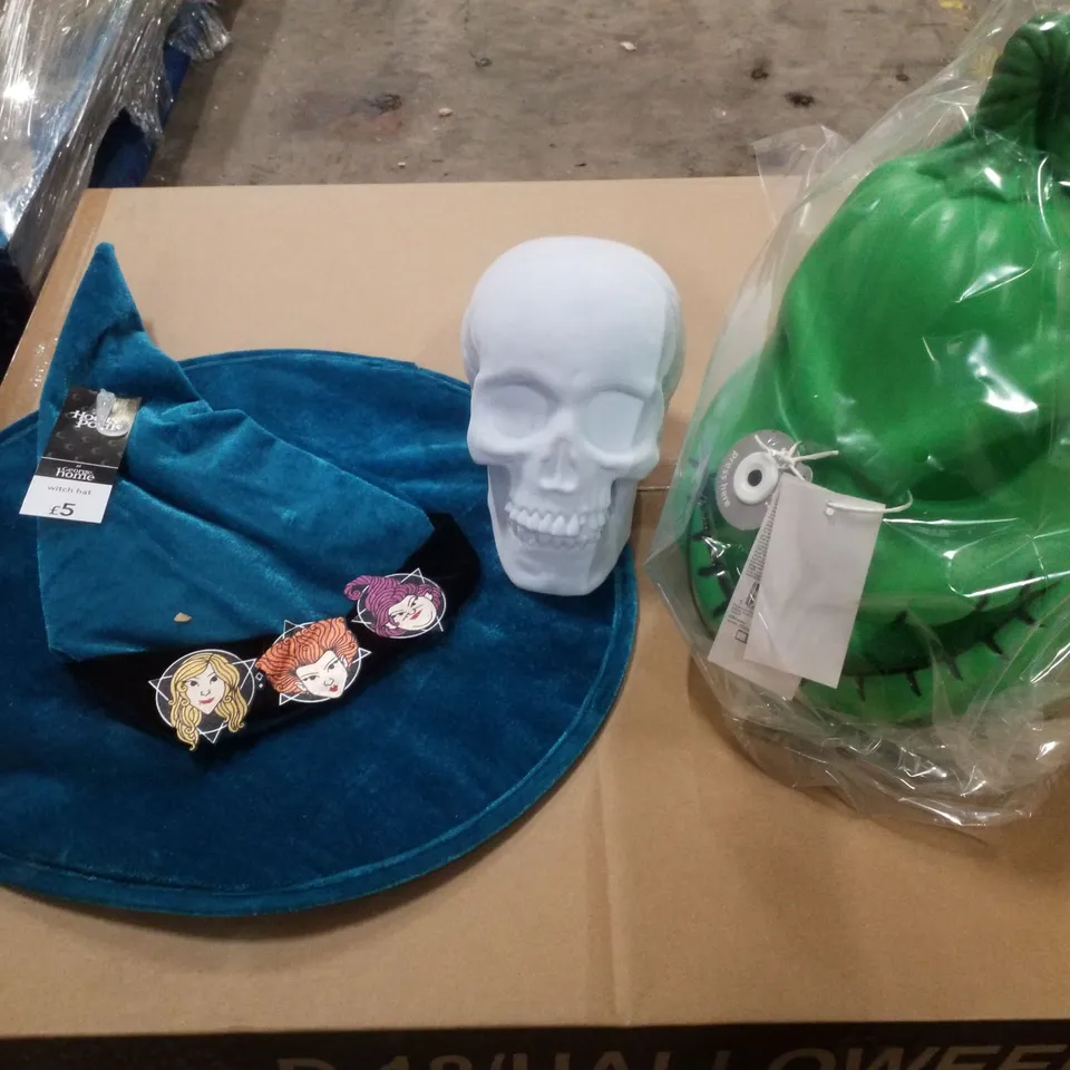 PALLET CONTAINING ASSORTED BRAND NEW HALLOWEEN DECORATIONS INCLUDING FLOCKED BLUE SKULLS, HOCUS POCUS WITCH HATS & OOGIE BOOGIE LIGHT