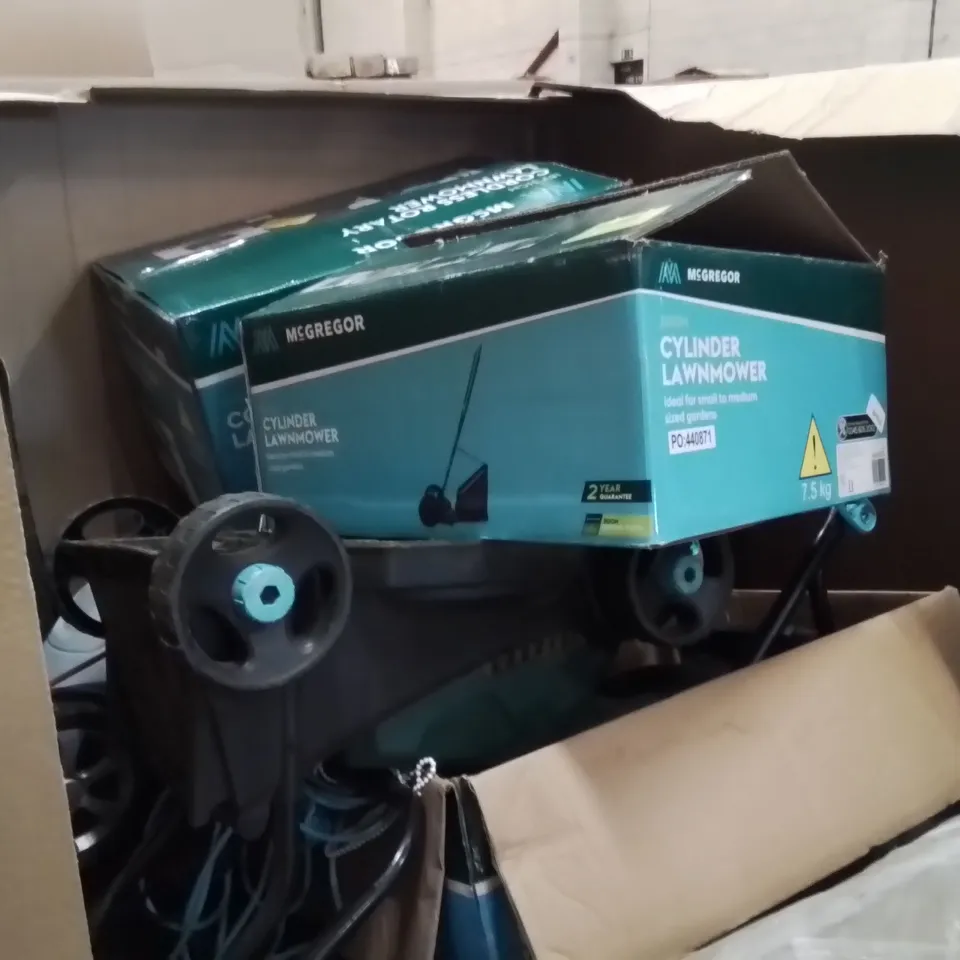 PALLET CONTAINING A LARGE QUANTITY OF LAWN MOWERS