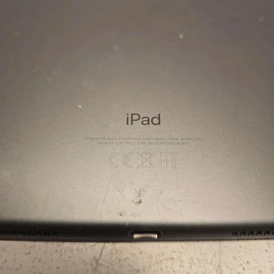 APPLE IPAD – SILVER ALUMINIUM TABLET