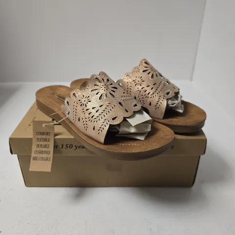 CUSHION-WALK ROSE SANDALS β UK 6