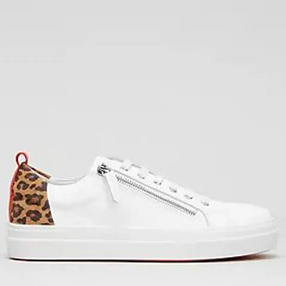 RUTH LANGSFORD TRAINER WITH ZIP DETAIL LEOPARD SIZE 6