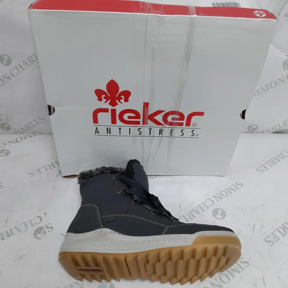 BOXED PAIR OF RIEKER WARM HIKING BOOTS, NAVY - SIZE 6 