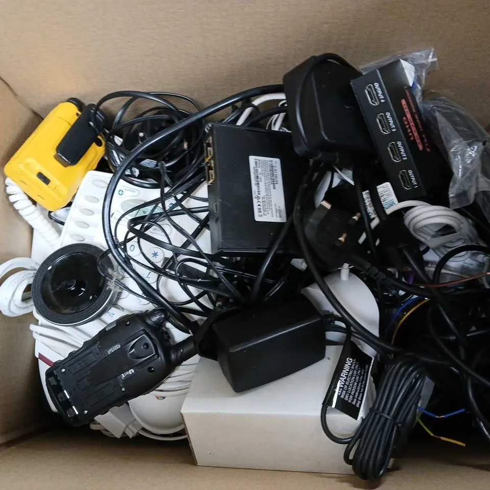 APPROXIMATELY 20 ASSORTED HOUSEHOLD ITEMS TO INCLUDE - WIFI HUBS, CHARGERS, AND REMOTES ETC. 