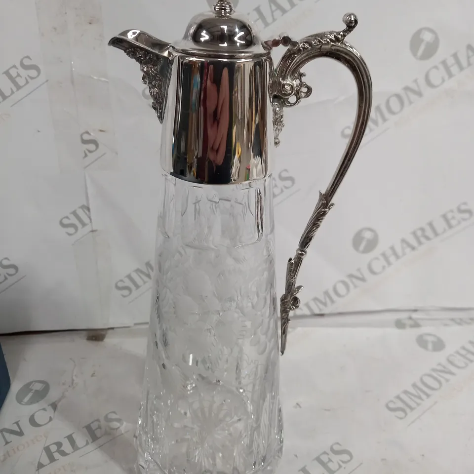 DECANTER WITH PRESENTATION BOX 