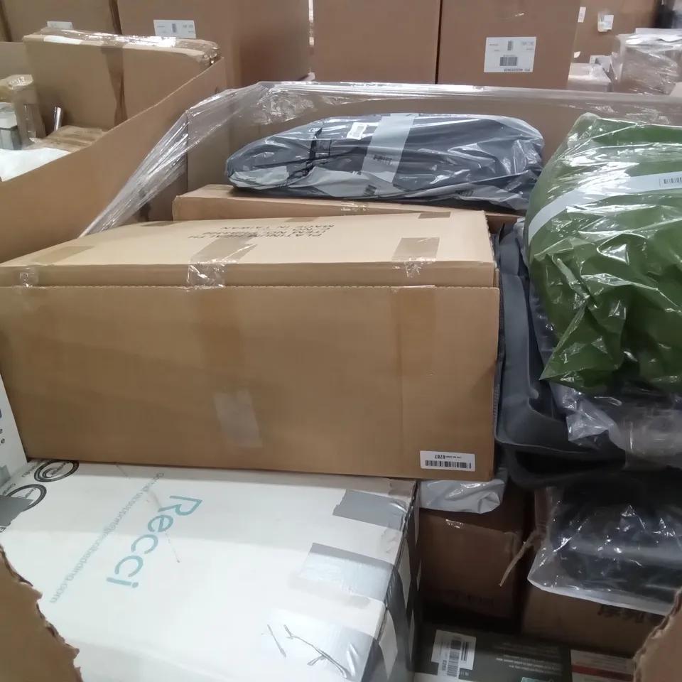PALLET OF ASSORTED ITEMS INCLUDING PHENYX PRO QUAD CHANNEL WIRELESS MICROPHONE SYSTEM, STAINLESS STEEL LITTER BOX, RECCI BEDDING, LOOXII RETRACTABLE SAFETY GATE