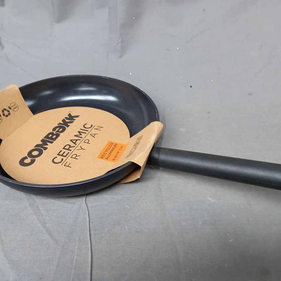 COMBEKK CERAMIC FRYING PAN