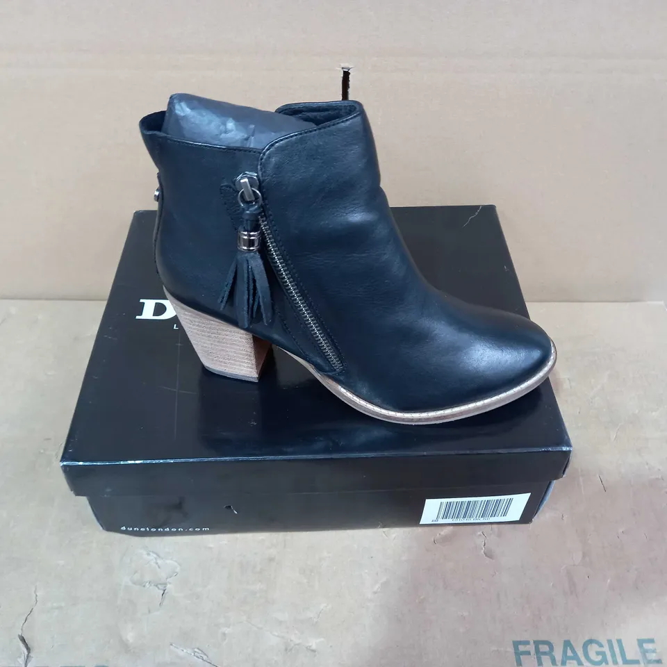 BOXED PAIR OF DUNE BOOTS - SIZE 39
