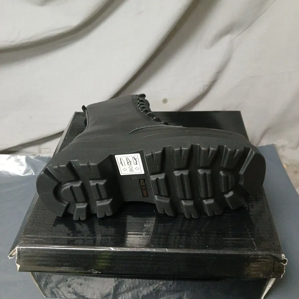 KOI DEATHWATCH TRIDENT PLATFORM BOOTS BLACK BOXED SIZE 3