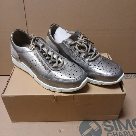 DOWN TO EARTH METALLIC TRAINERS –  UK 7 