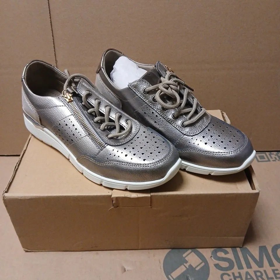 DOWN TO EARTH METALLIC TRAINERS –  UK 7 