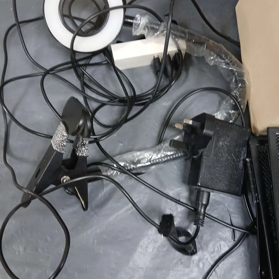 LOT OF ASSORTED ITEMS TO INCLUDE OUTDOOR ELECTRICAL BOX, AVANTALK HEADSET AND FLEXABLE LAMP