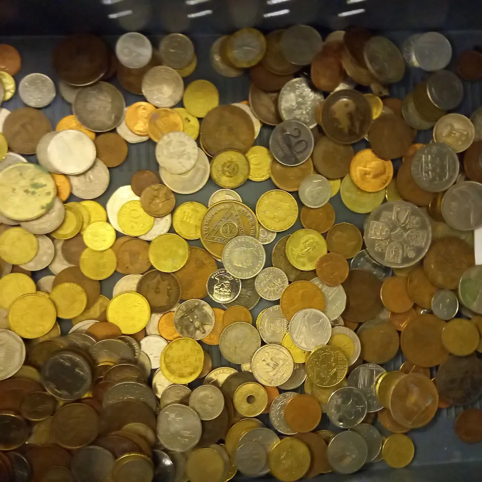 LOT OF APPROXIMATELY 150 ASSORTED COINS