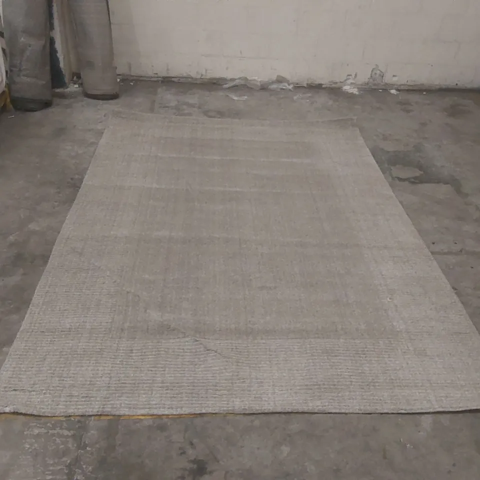 QUALITY DESIGNER AREA RUG - APPROXIMATELY 290 x 200cm