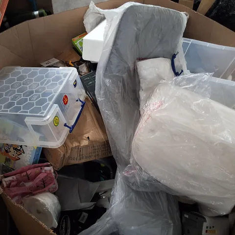 PALLET CONTAINING ASSORTED PRODUCTS INCLUDING DINING CHAIR SEATS, PLASTIC STORAGE TUBS, MECHANICAL KEYBOARD, KETTLEBELL & ASSORTED CLOTHING