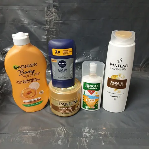 APPROXIMATEY 20 ASSORTED HEALTH AND BEAUTY PRODUCTS TO INCLUDE PANTENE SHAMPOO, GARNIER GRADUAL TAN LOTION AND JUNGLE FORMULA INSECT REPELLENT