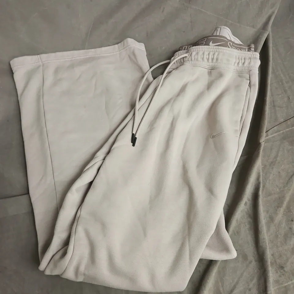 NIKE SWEATPANTS – LIGHT GREY, SIZE M