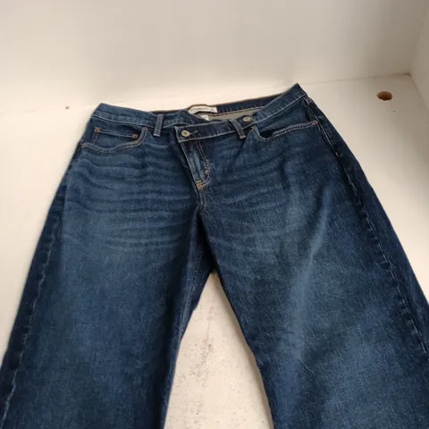 ABERCROMBIE & FITCH CURVE LOVE HIGH RISE JEANS – WOMEN'S UK 14 (US 33 REGULAR)