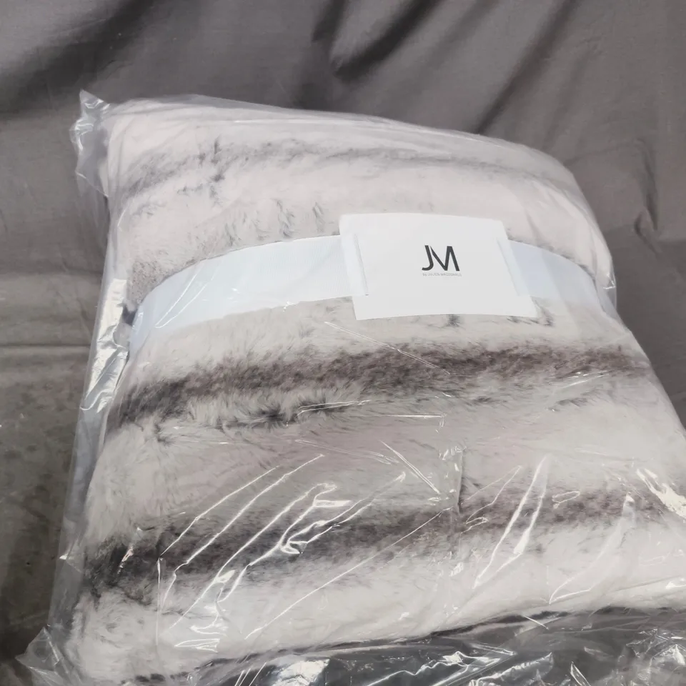 JM SET OF 2 45CM CARVED FAUX FUR CUSHIONS