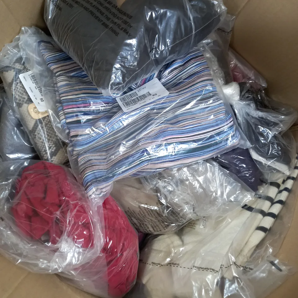 BOX OF APPROXIMATELY 15 ASSORTED ITEMS TO INCLUDE PURSE, WALLET, TOP ETC