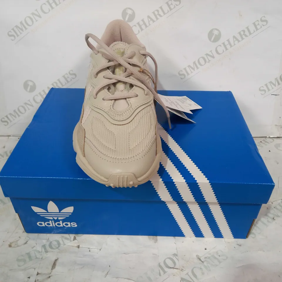 BOXED PAIR OF ADIDAS OZWEEGO SHOES IN BEIGE UK SIZE 7