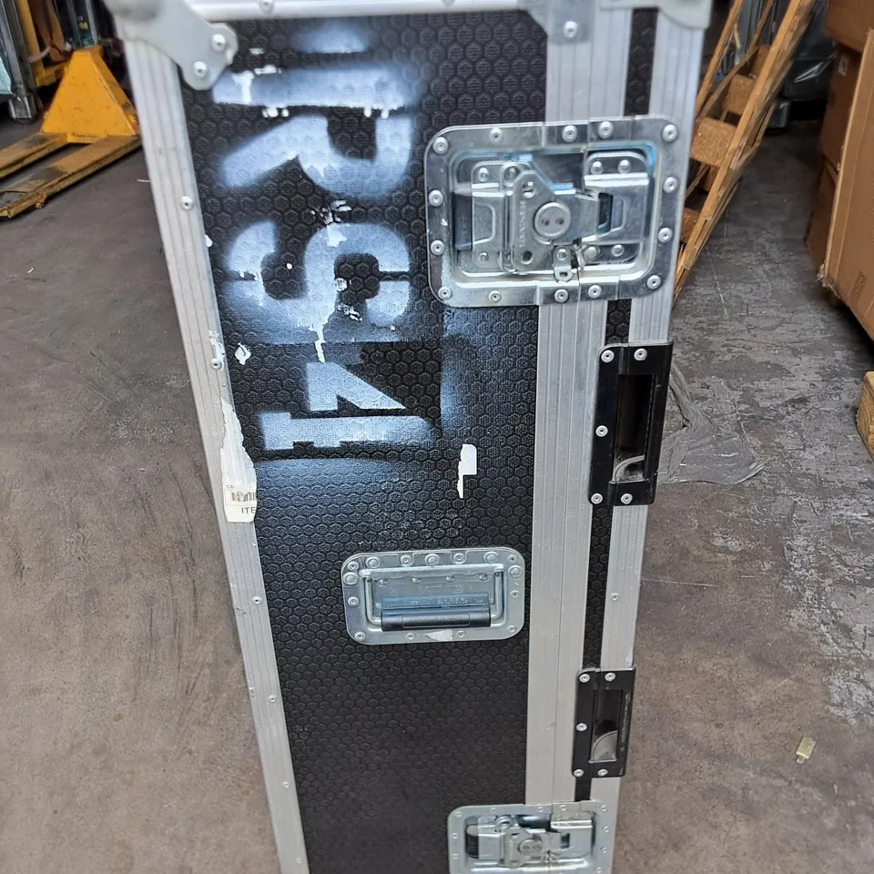 LARGE WHEELED FLIGHT CASE - DIMENSIONS APPROXIMATELY 170 X 116 X 36CM