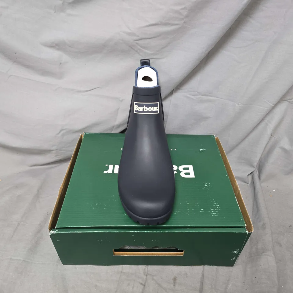BOXED PAIR OF BARBOUR WILTON WELLINGTON SHOES IN NAVY - UK 8