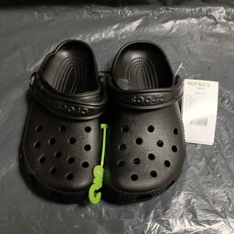 CROCS CLASSIC IN BLACK - UK M3/W3