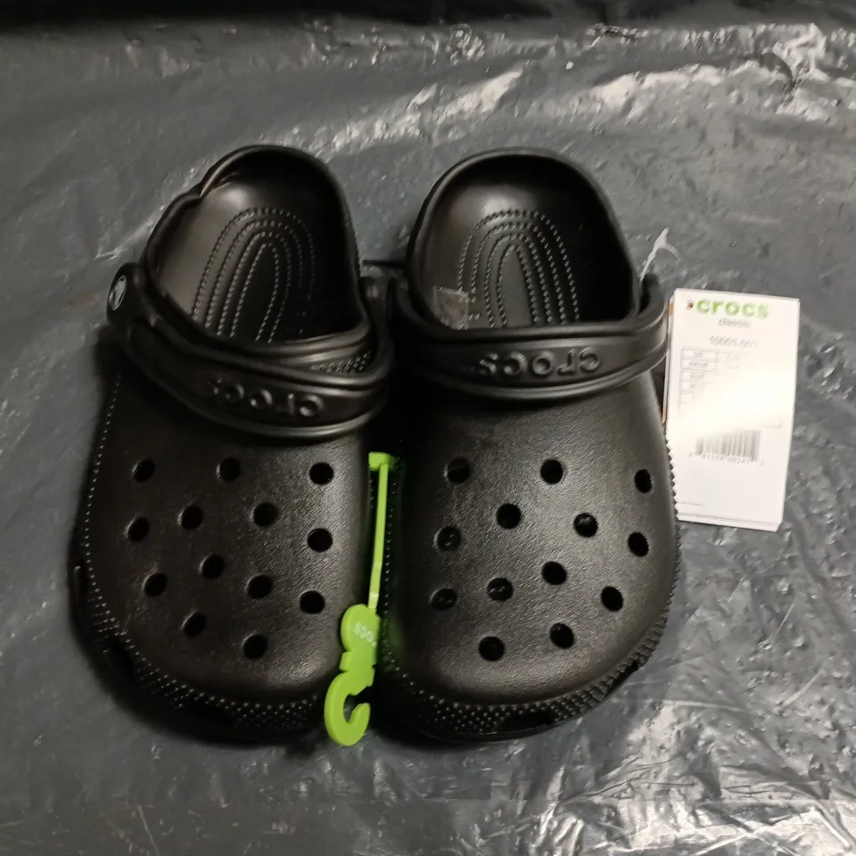 CROCS CLASSIC IN BLACK - UK M3/W3