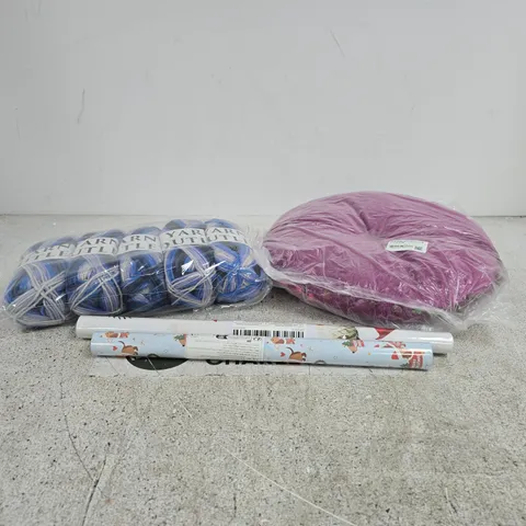BOX OF APPROXIMATELY 20 ASSORTED HOUSEHOLD ITEMS TO INCLUDE CUSHION, YARN, CHRISTMAS WRAPPING PAPER ETC