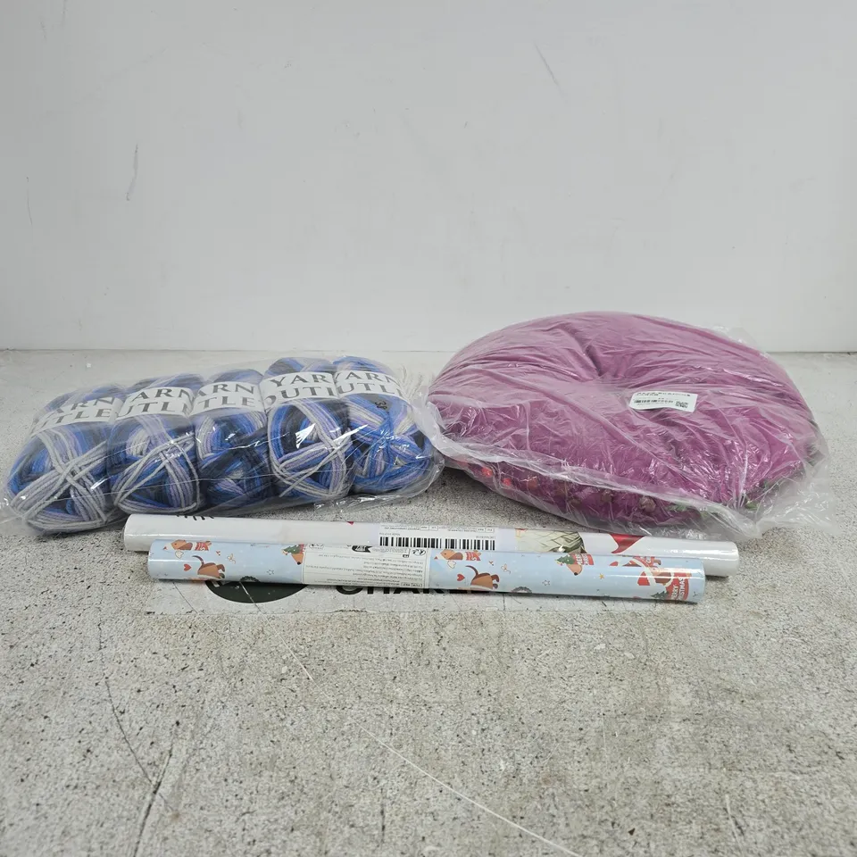 BOX OF APPROXIMATELY 20 ASSORTED HOUSEHOLD ITEMS TO INCLUDE CUSHION, YARN, CHRISTMAS WRAPPING PAPER ETC
