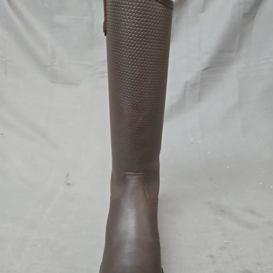 BOXED PAIR OF HY EQUESTRIAN CHILDREN'S RIDING BOOTS IN BROWN SIZE 12