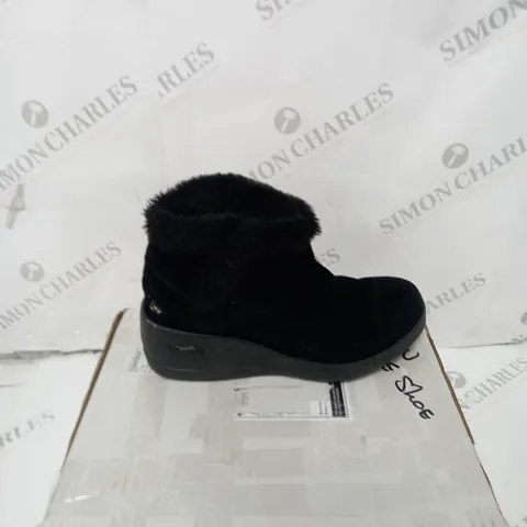 SKECHERS BLACK WEDGE BOOTS - SIZE 6.5