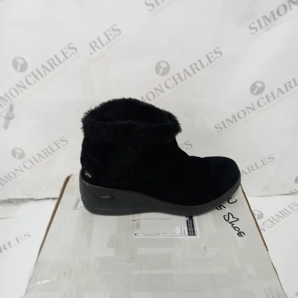 SKECHERS BLACK WEDGE BOOTS - SIZE 6.5