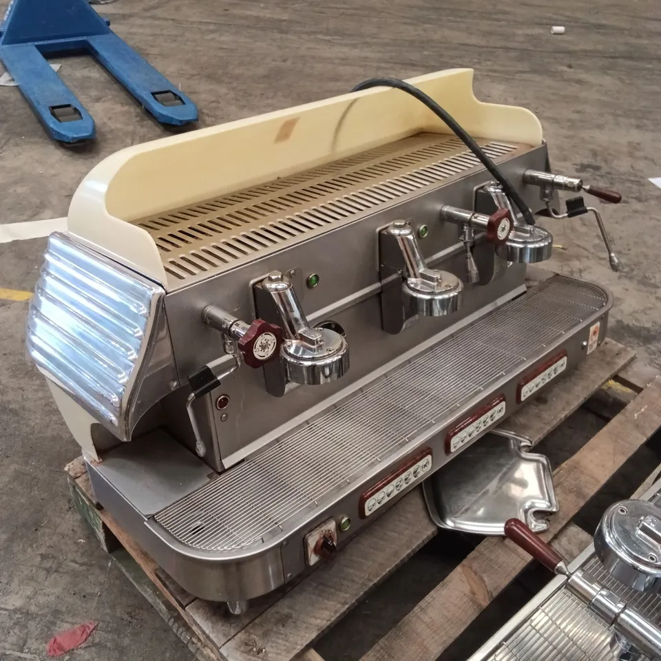 ELEKTRA TRIPLE HEAD COFFEE MACHINE