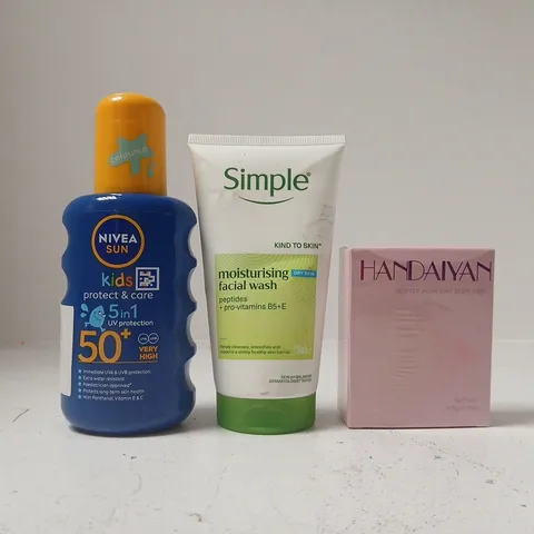 APPROXIMATELY 15 ASSORTED COSMETIC ITEMS INCLUDING VARIOUS MAKES AND BRANDS - COLLECTION ONLY