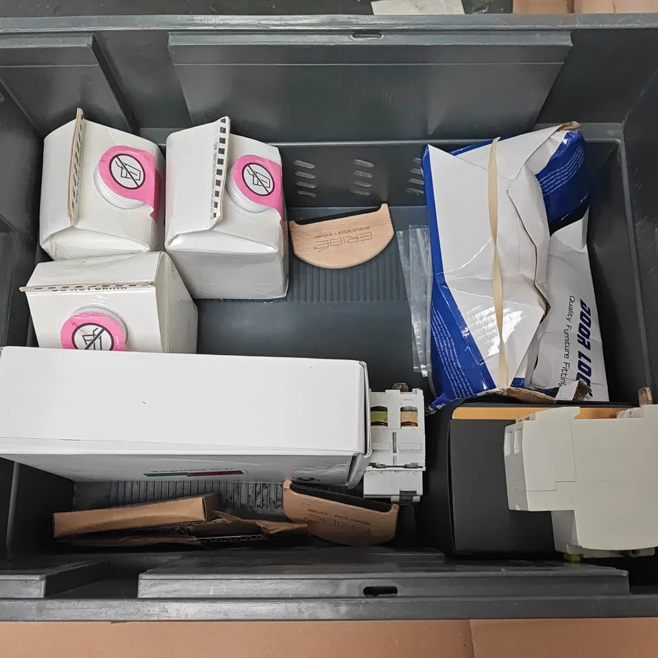 LOT OF APPROXIMATELY 15 ASSORTED HOUSEHOLD ITEMS TO INCLUDE SMOL WASHING UP LIQUID, GORILLA GLUE AND WRIST SUPPORT