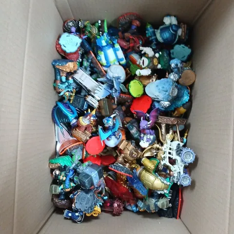 BOX CONTAINING APPROXIMATELY 25 TOYS