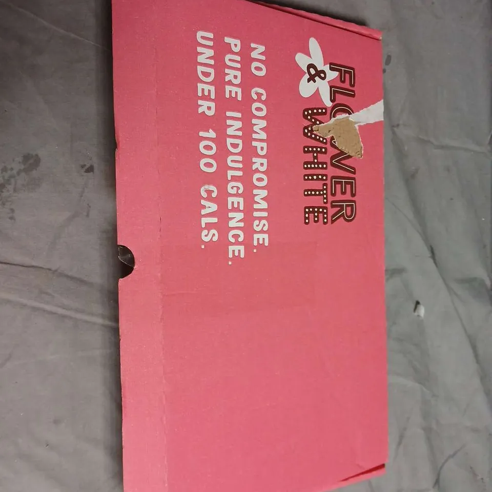 FLOWER & WHITE MERINGUE BAR ASSORTMENT – MIXED FLAVOURS, BOXED CONFECTIONERY