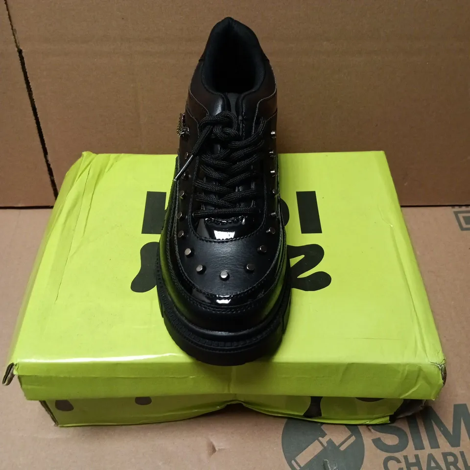 BOXED PAIR OF KOI LIL BANE OF EXILE TRAINERS IN BLACK - UK KIDS SIZE 3