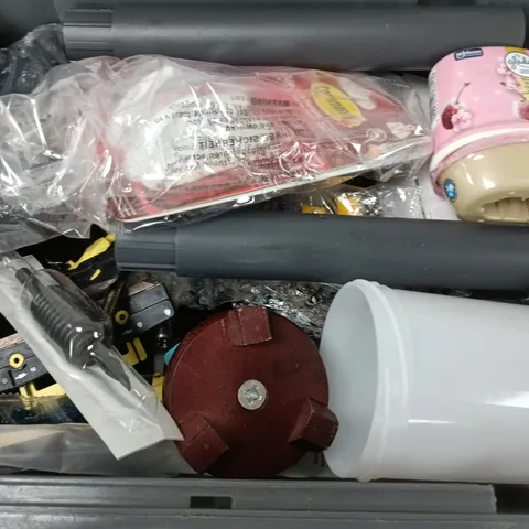 APPROXIMATELY 12 ASSORTED HOUSEHOLD ITEMS TO INCLUDE MINI FIRST AID KIT, GLADE BATHROOM GEL, HANGERS, ETC